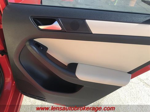 Used 2012 Volkswagen Jetta SE FWD image 19