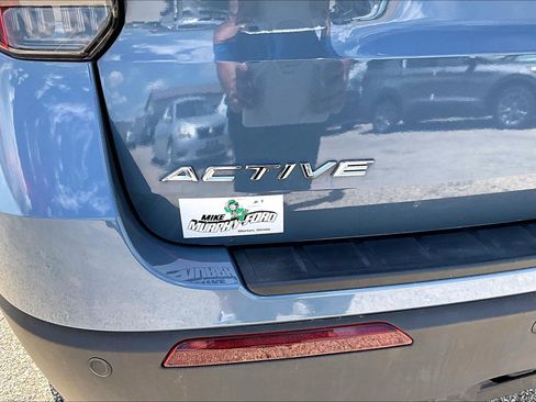 Used 2025 Ford Explorer Active AWD/4WD image 8