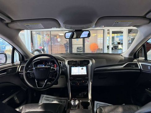 Used 2018 Ford Fusion SE w/ Equipment Group 602A image 25