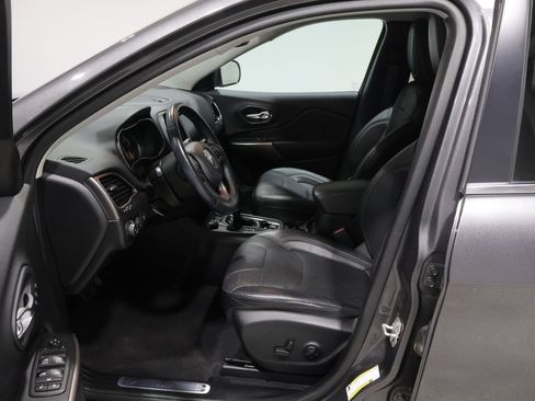 Used 2020 Jeep Cherokee Limited w/ Technology Group AWD/4WD image 11