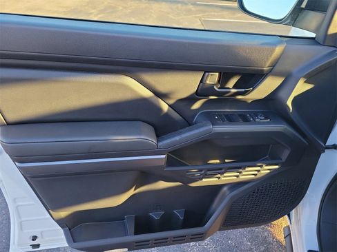 Certified 2025 Toyota Tacoma SR5 image 18