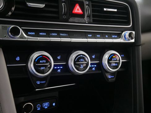 Used 2021 Genesis G70 3.3T image 23