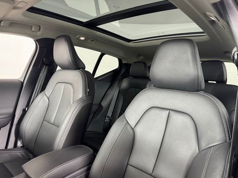 New 2025 Volvo XC40 B5 Plus w/ Climate Package image 19