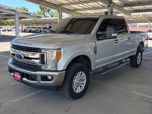 Used 2017 Ford F250 XLT w/ XLT Value Package AWD/4WD image 2