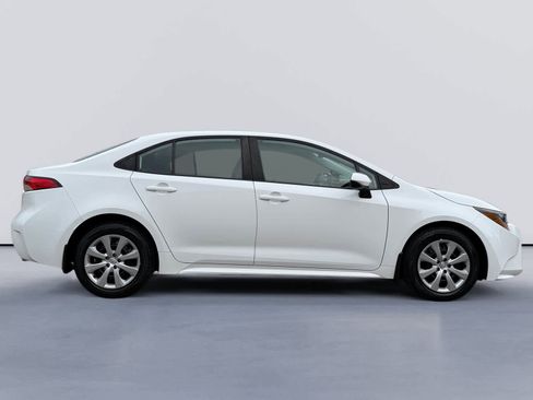 Used 2024 Toyota Corolla LE image 2