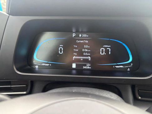 Used 2025 Hyundai Elantra Sport FWD image 21