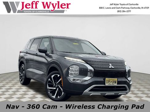 Used 2024 Mitsubishi Outlander SE image 1