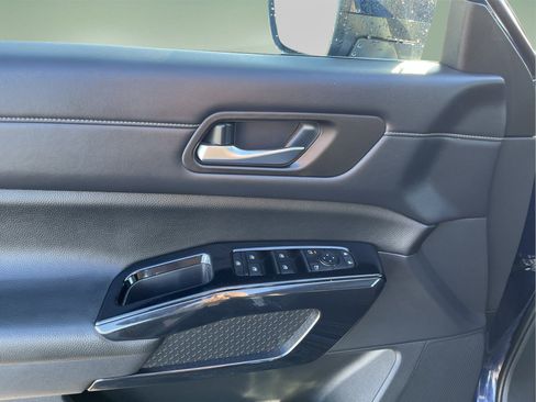 Used 2022 Nissan Pathfinder SV w/ SV Premium Package image 10