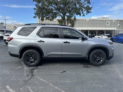 New 2025 Honda Pilot TrailSport image 4