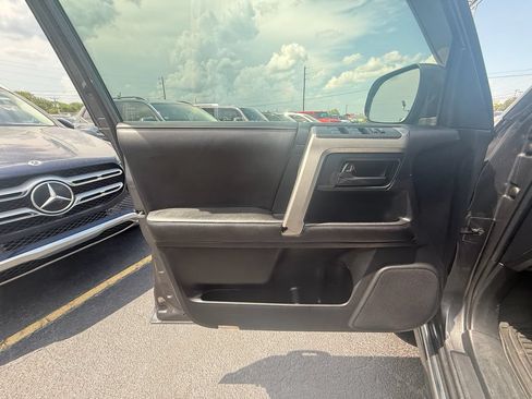 Used 2010 Toyota 4Runner Limited AWD/4WD image 11