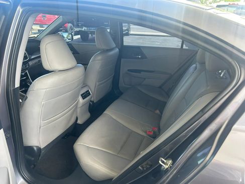 Used 2017 Honda Accord Touring image 11