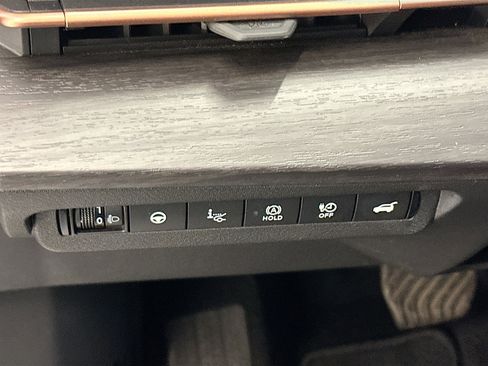 Used 2024 Nissan Ariya AWD image 17