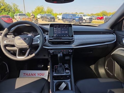 Used 2025 Jeep Compass Latitude w/ Sun & Sound Group image 5