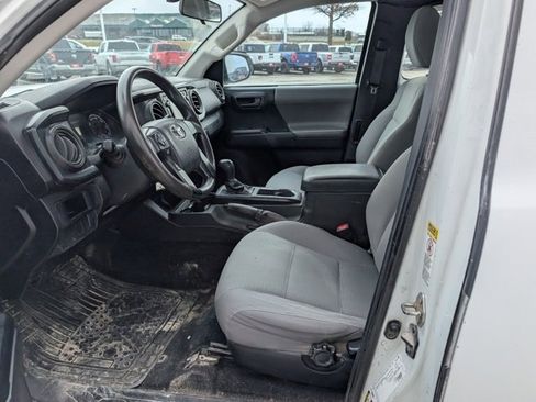 Used 2016 Toyota Tacoma SR image 2