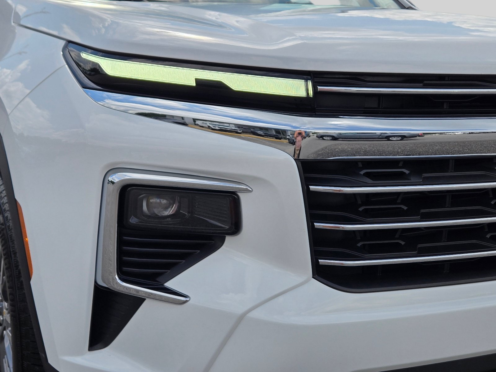 Used 2026 Chevrolet Traverse LT FWD image 3