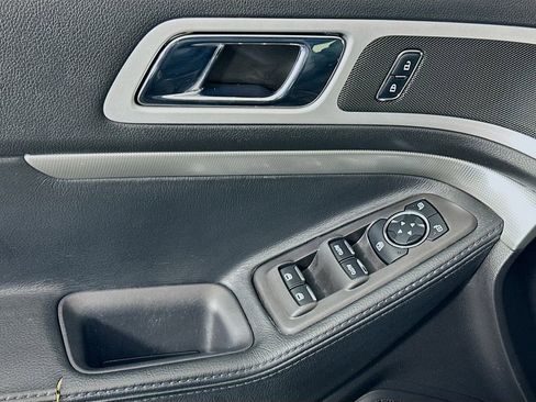 Used 2015 Ford Explorer XLT w/ Equipment Group 201B image 17