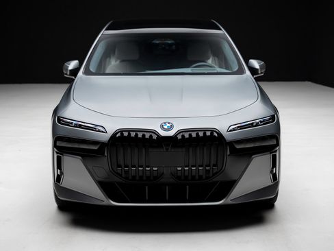 Used 2023 BMW i7 xDrive60 AWD/4WD image 7