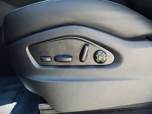 Certified 2025 Porsche Cayenne Coupe image 27