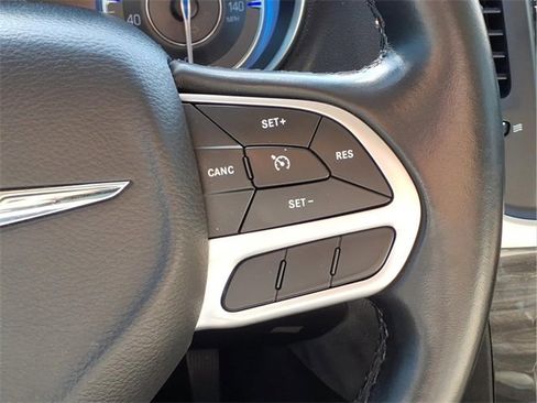 Used 2019 Chrysler 300 Touring w/ Driver Convenience Group image 15