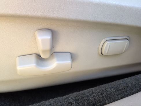 Used 2012 Subaru Outback 3.6R Limited image 18