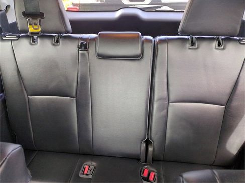 Used 2022 Toyota Highlander XLE image 11