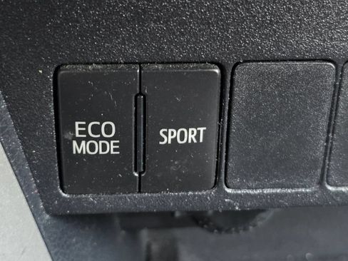 Used 2016 Toyota RAV4 XLE FWD image 11