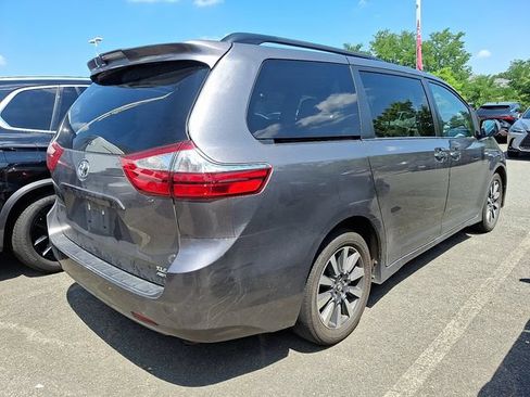 Used 2018 Toyota Sienna XLE w/ XLE Navigation Package AWD/4WD image 4
