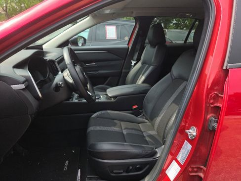 Used 2025 MAZDA CX-50 AWD 2.5 S w/ Premium Package image 3