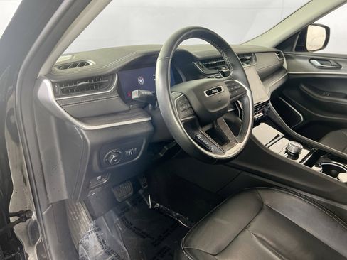 Used 2022 Jeep Grand Cherokee L Limited AWD/4WD image 9