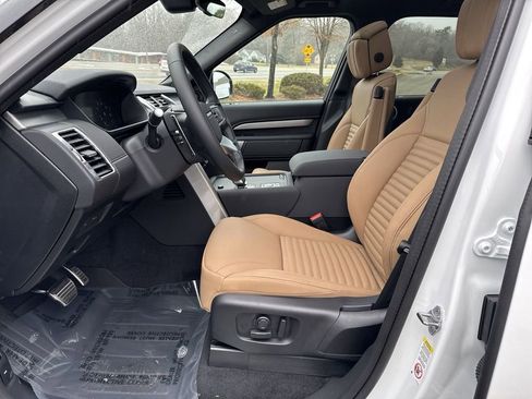 New 2025 Land Rover Discovery Dynamic SE image 9