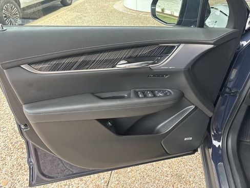Certified 2025 Cadillac XT6 Premium Luxury AWD/4WD image 23