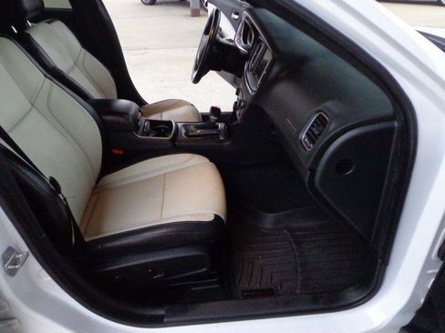 Used 2015 Dodge Charger SXT w/ AWD Plus Group image 12