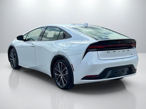 Used 2025 Toyota Prius XLE image 7