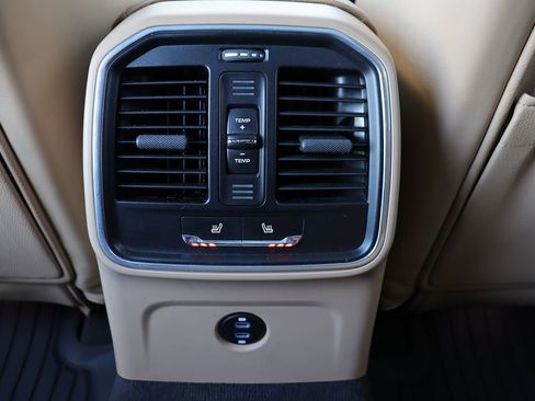 Used 2020 Porsche Macan image 46