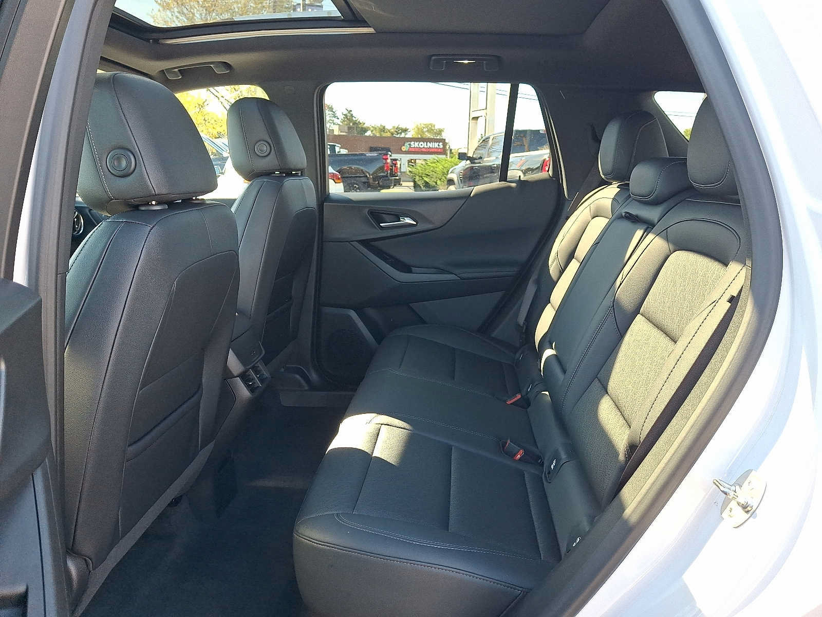 Certified 2025 Chevrolet Equinox LT w/ Convenience Package II FWD image 10