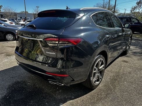Used 2021 Maserati Levante image 11