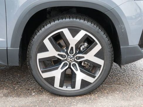 Certified 2023 Volkswagen Taos SEL image 9