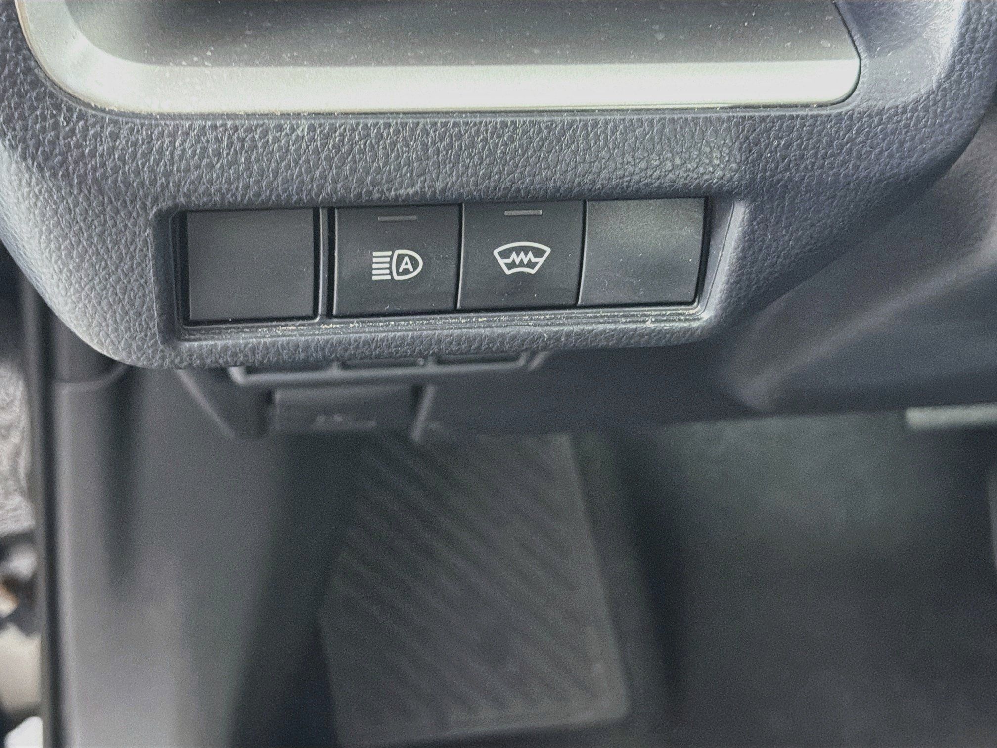 Used 2025 Toyota Prius LE FWD image 16