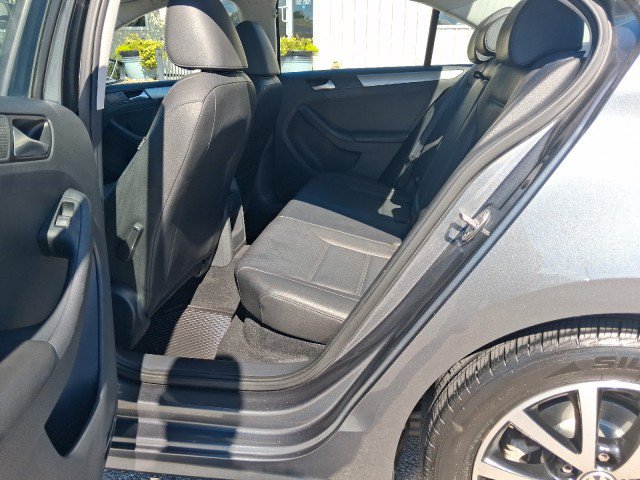 Used 2017 Volkswagen Jetta SE FWD image 16