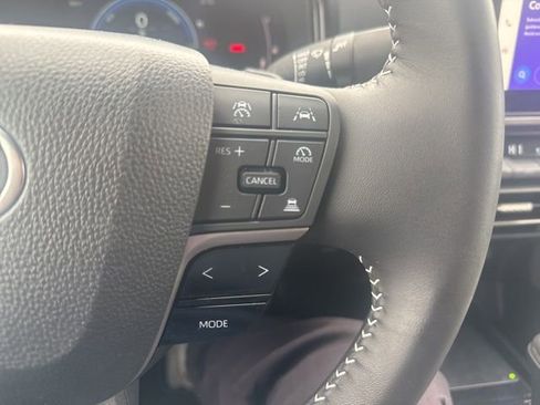 Used 2025 Toyota Camry SE w/ Convenience Package image 12