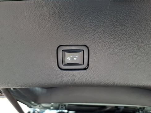 Used 2023 Chevrolet Traverse LT FWD image 27