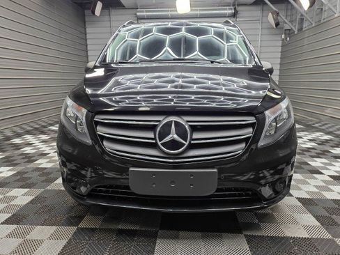 Used 2023 Mercedes-Benz Metris Passenger image 3