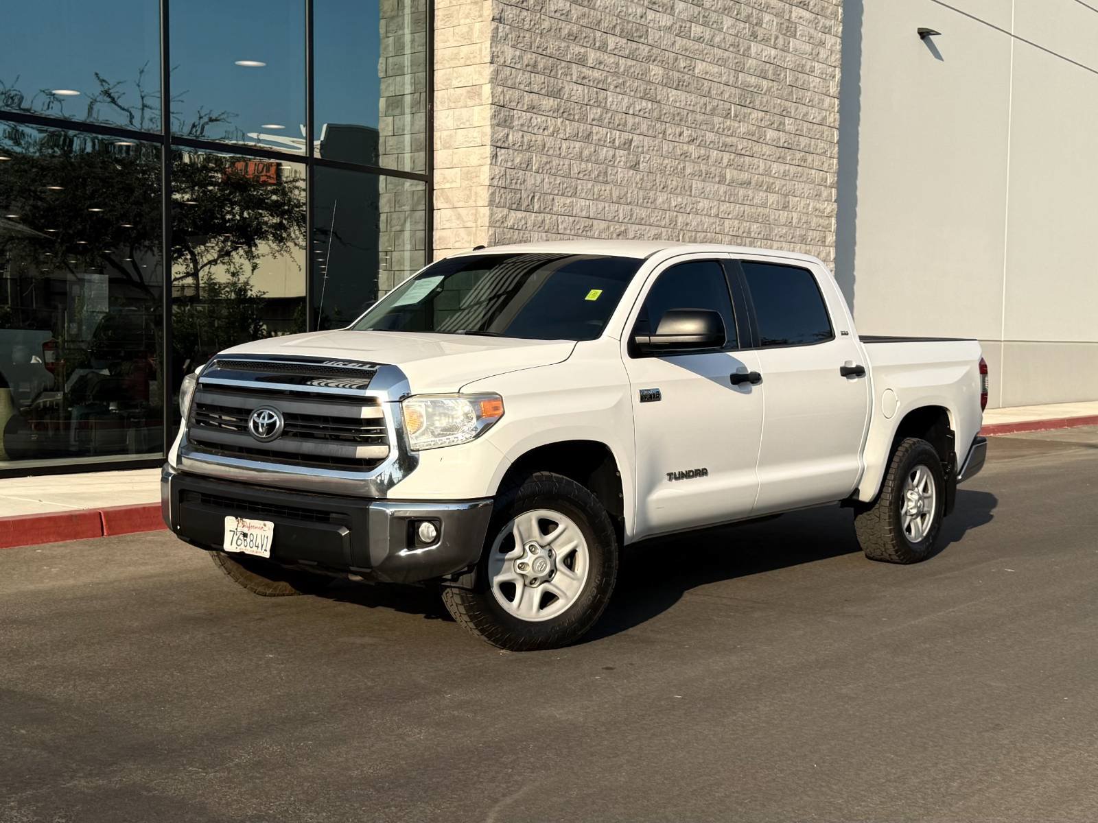 Used 2015 Toyota Tundra SR5 AWD/4WD image 1