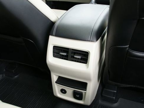 Certified 2022 Ford Edge Titanium w/ Class II Trailer Tow Package image 37