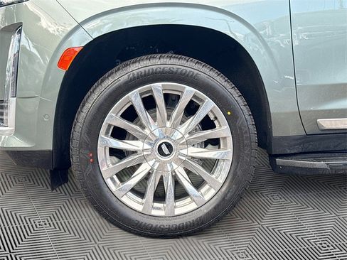 Used 2024 Cadillac Escalade Premium Luxury image 36