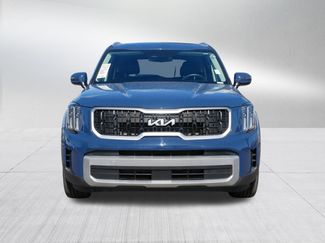 Used 2023 Kia Telluride EX w/ EX Captain's Chair Package video 2
