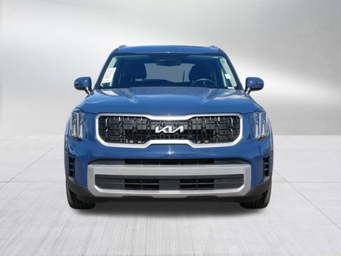 Used 2023 Kia Telluride EX w/ EX Captain's Chair Package image 2