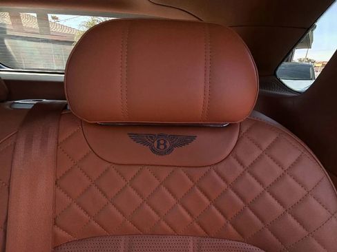 Used 2019 Bentley Bentayga AWD/4WD image 22