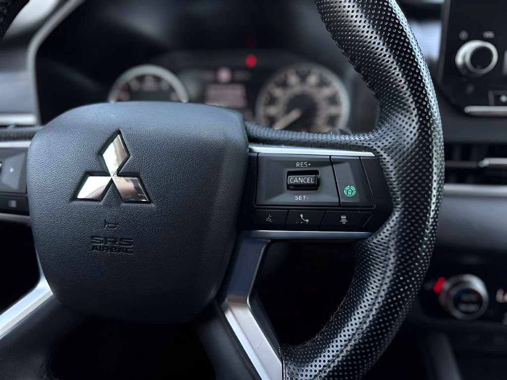 Used 2024 Mitsubishi Outlander SE Black Edition AWD/4WD image 12