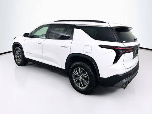 Used 2025 Chevrolet Traverse LT image 5